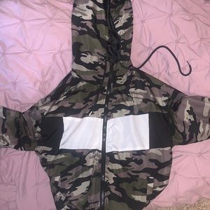 Camouflage windbreaker